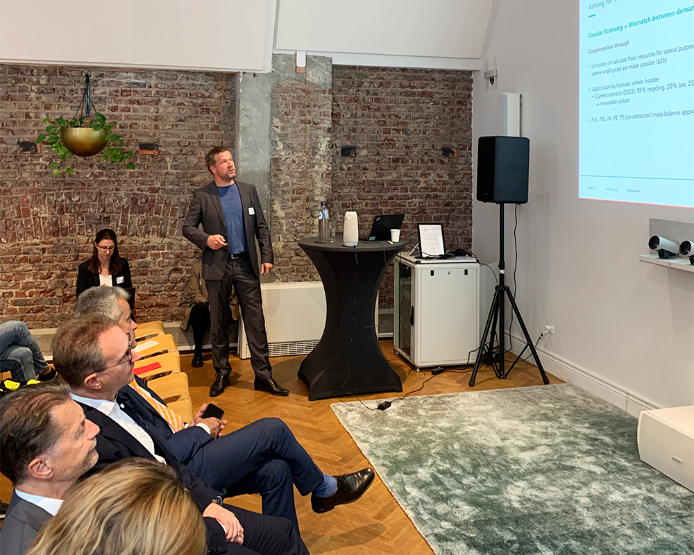 Dr. Daniel Zehm from Fraunhofer IAP presenting how bio-based plastics can contribute to a circular bioeconomy